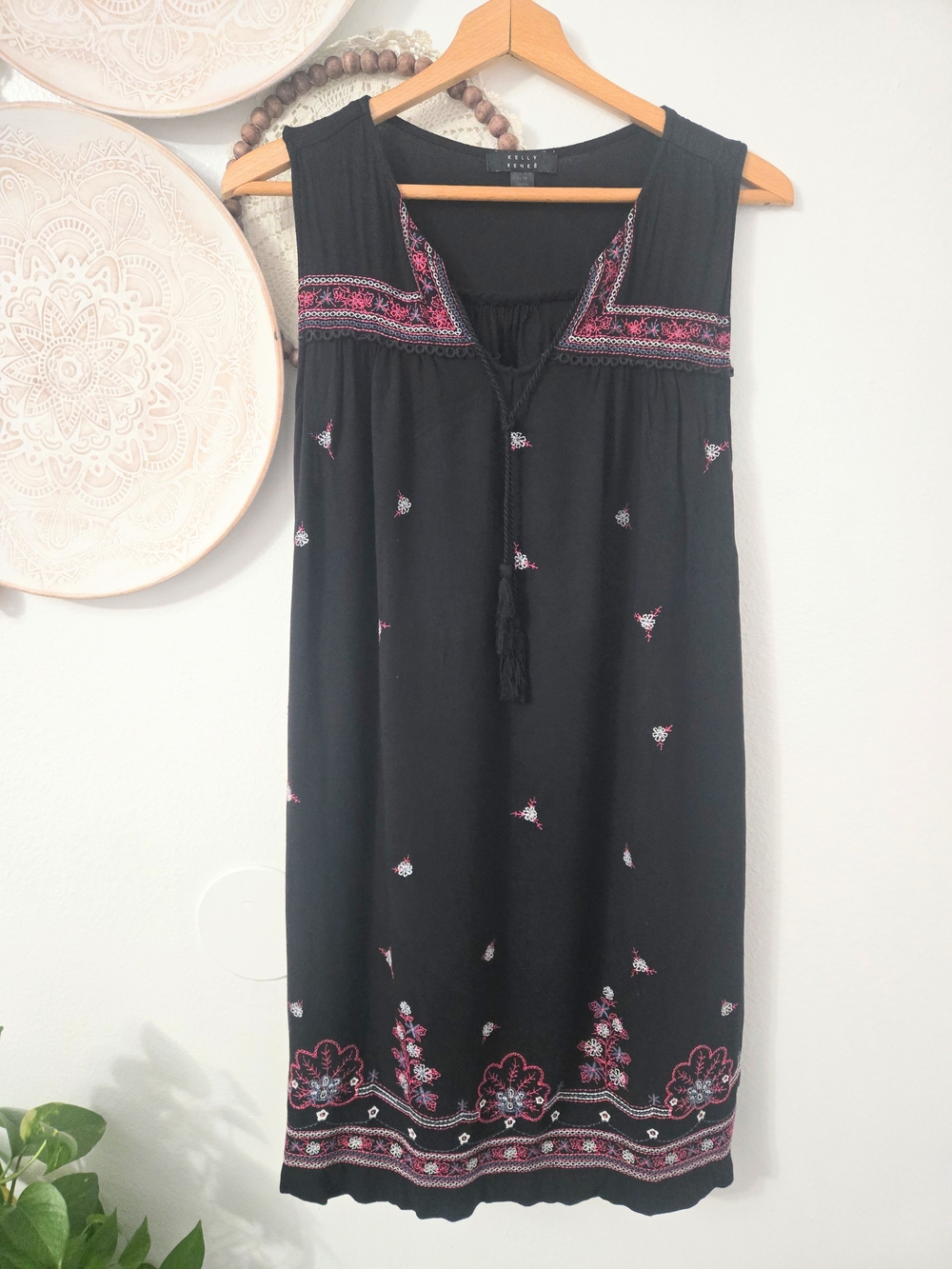 Black Sleeveless Embroidered Midi Dress with Pink Accents XL